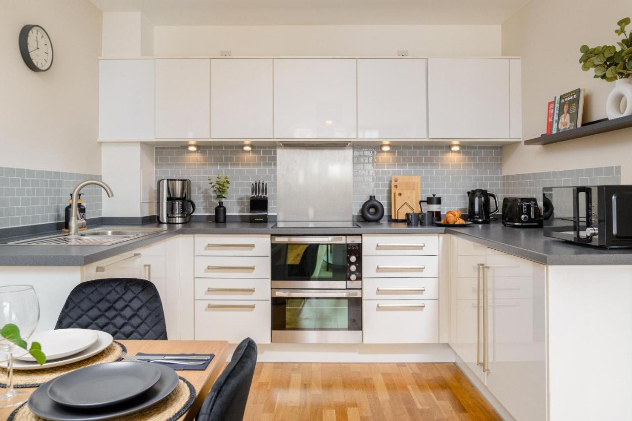 Premium Apartment - Allocated Parking - Great Location Plymouth Eksteriør billede