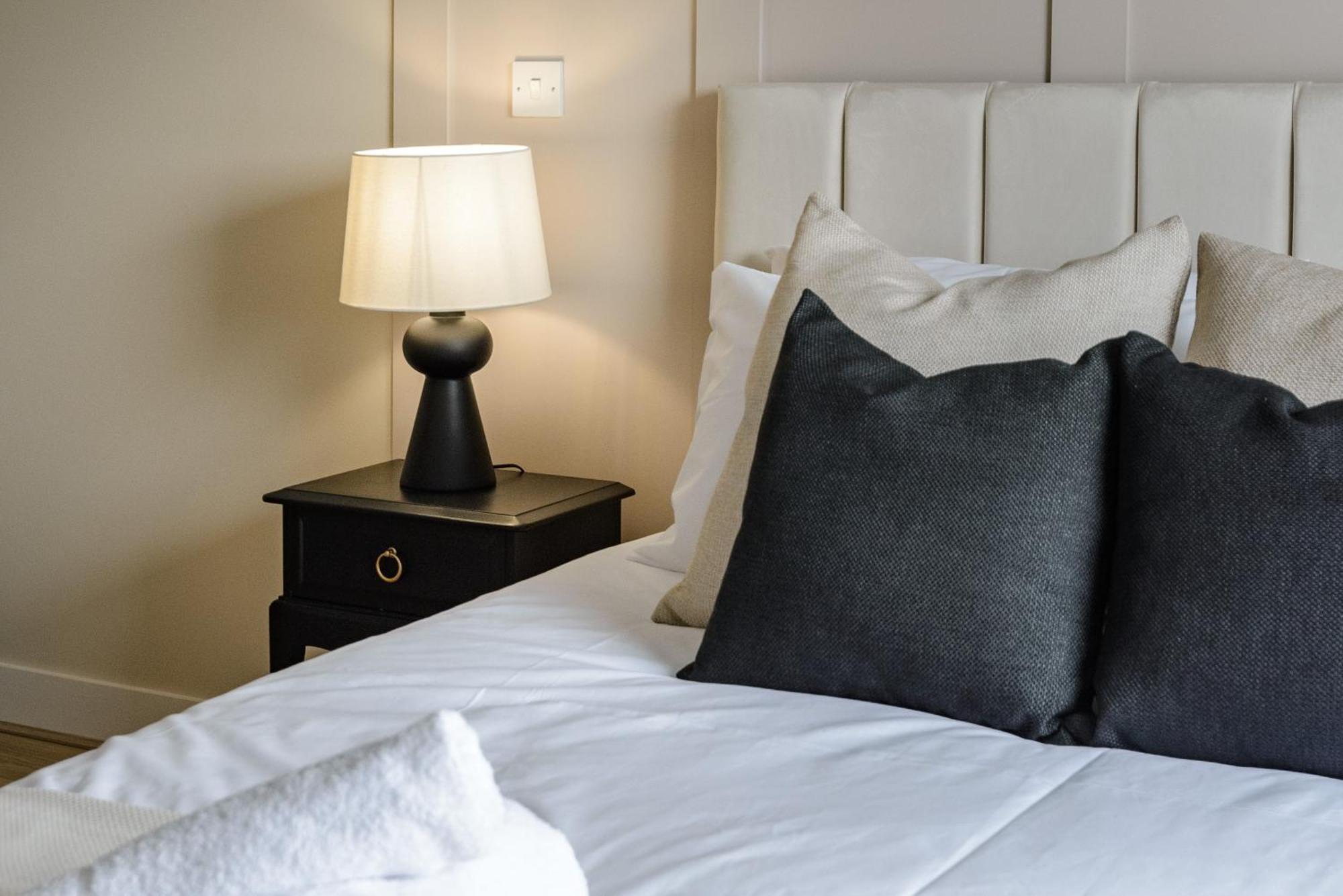 Premium Apartment - Allocated Parking - Great Location Plymouth Eksteriør billede